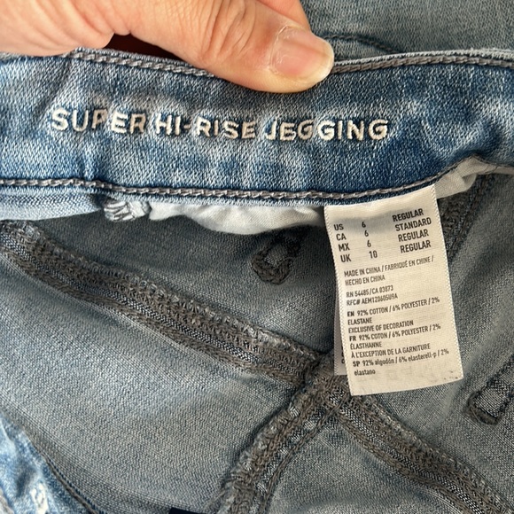 American Eagle Outfitters Light Wash Distressed Super Hi Rise Jeggings Jeans - Picture 9 of 9